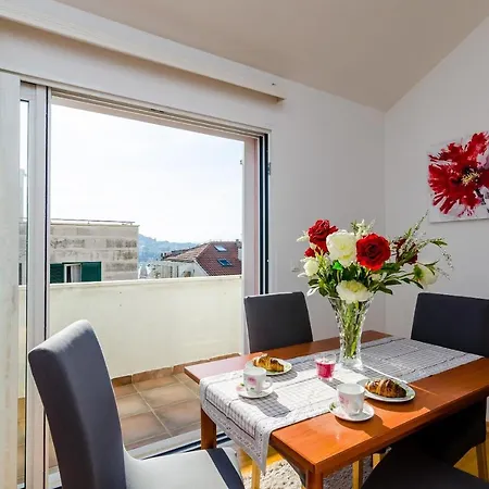 Santani - Two-bedroom With Balcony And Sea View شقة دوبروفينك