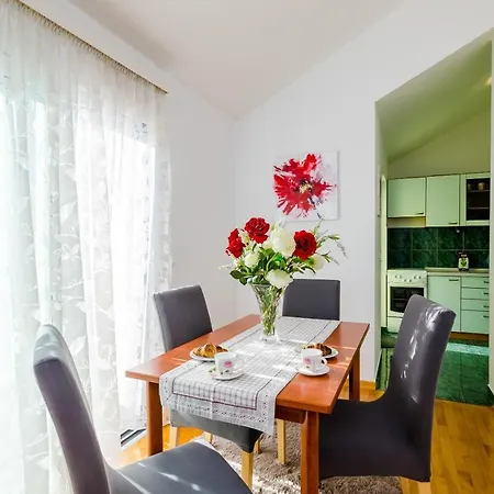 Santani - Two-bedroom With Balcony And Sea View Apartament *