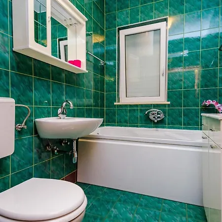 Santani - Two-bedroom With Balcony And Sea View Apartament